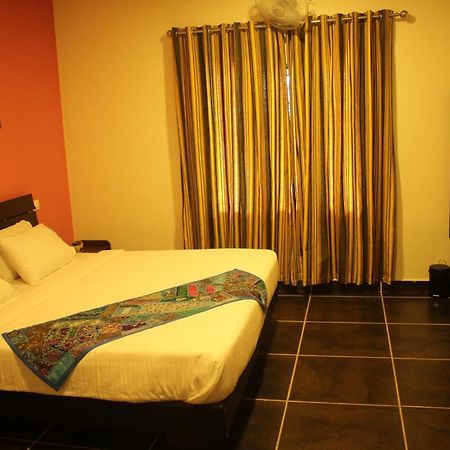Rockville Hotel Sultan Bathery Exterior foto